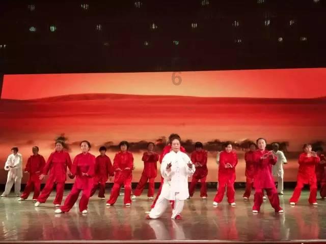 爱吃叶子的毛毛虫