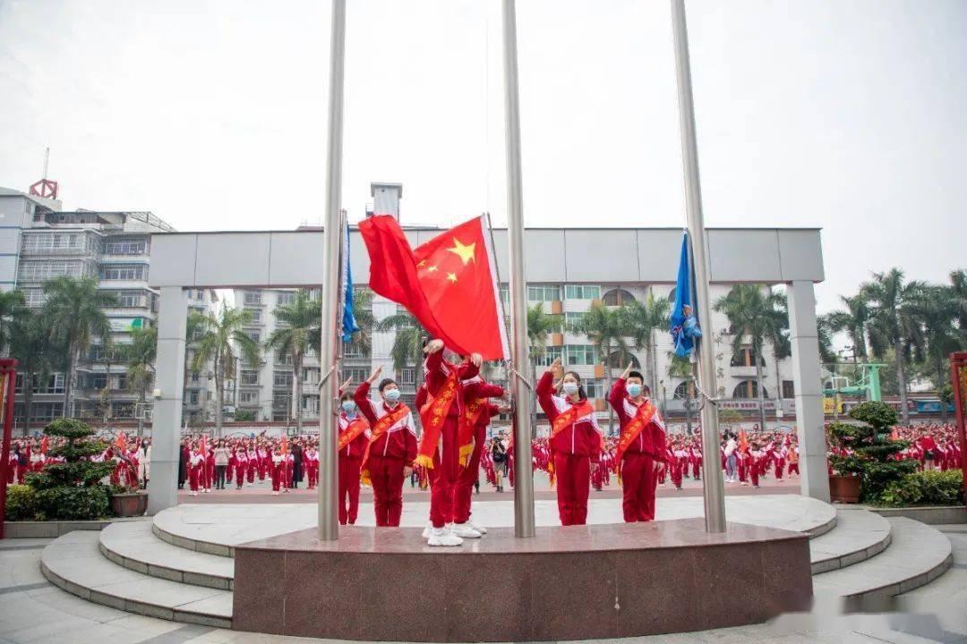 父母的身材是否对于小孩的身高发育产生影响？游戏画面