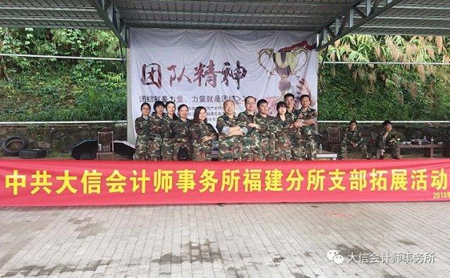 逃离火车站口